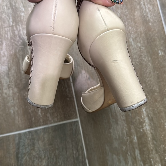 Gianni Bini Amalia Heels - Ivory w/Brown Stitching - Picture 4 of 10